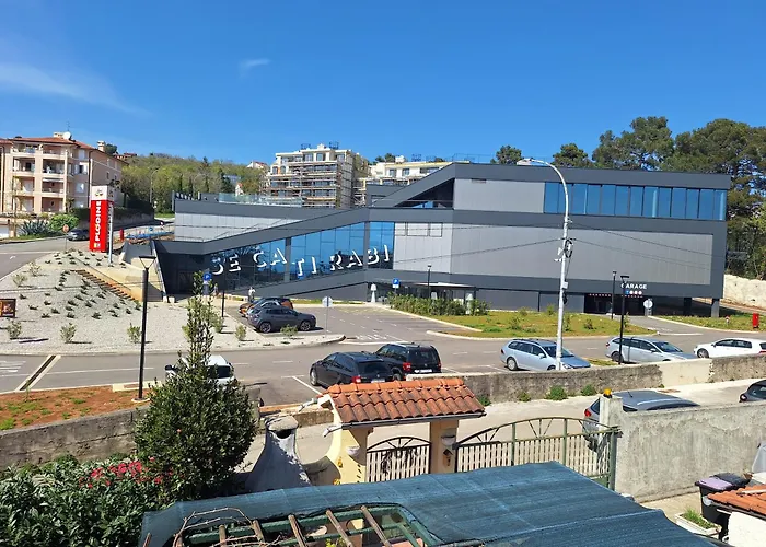 Fenix - Stunning View, Great Location & Free Parking